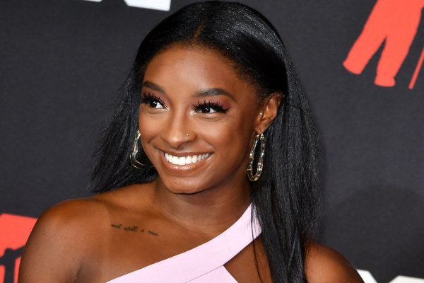 Simone Biles Looks Like a Disney Princess at the 2021 MTV VMAs